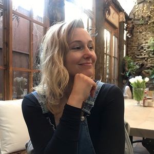 Meet your Posher, Dana